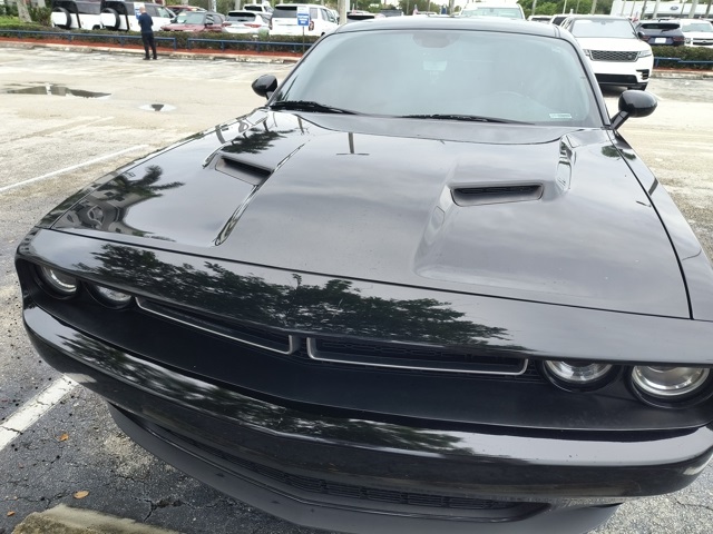 2020 Dodge Challenger SXT photo 2