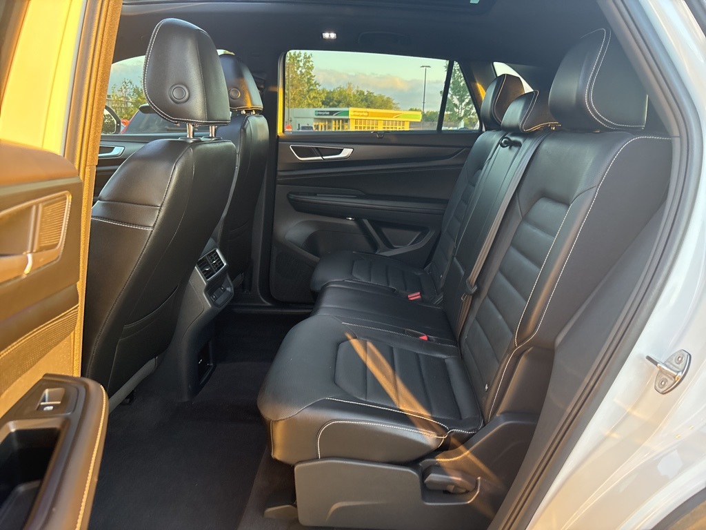 2024 Volkswagen Atlas Cross Sport SEL R-Line photo 26
