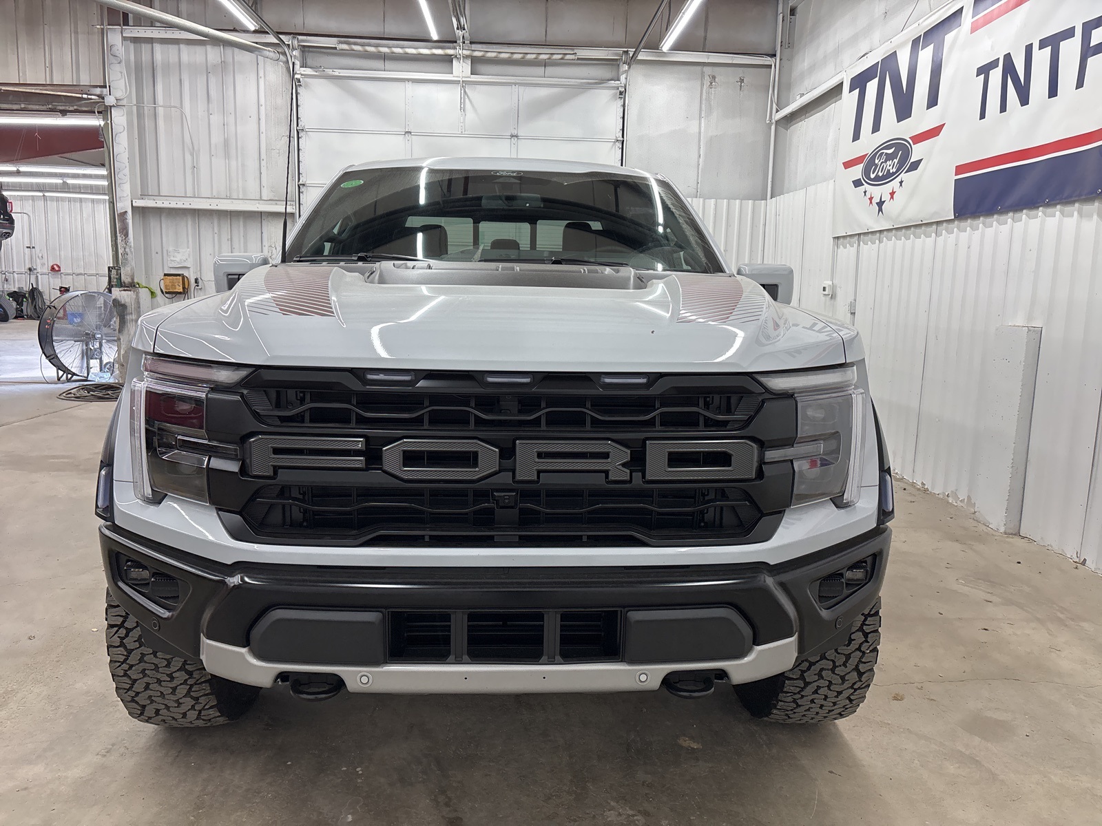 2025 Ford F-150 Raptor photo 2