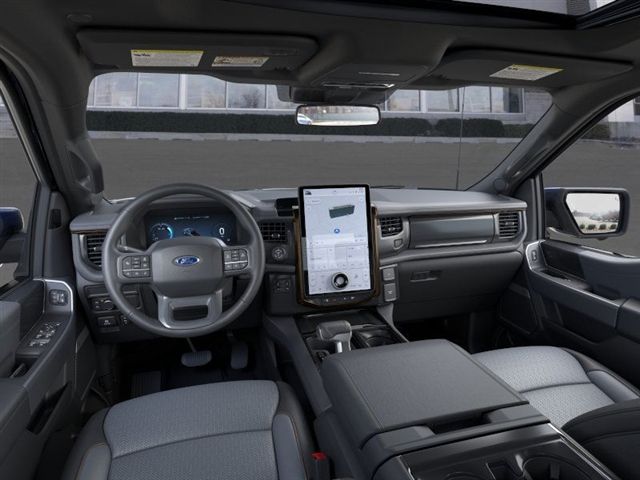 2025 Ford F-150 Lightning Lariat photo 8