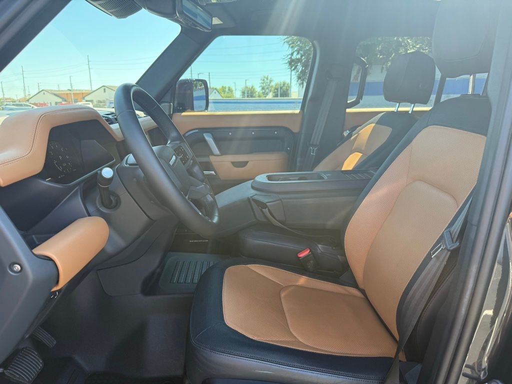 2024 Land Rover Defender 110 X-Dynamic SE photo 14