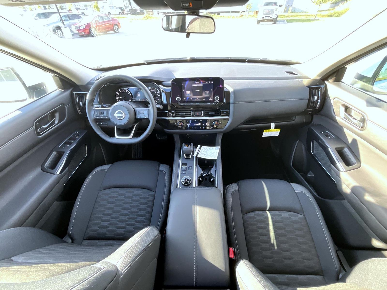 2025 Nissan Pathfinder SV photo 13