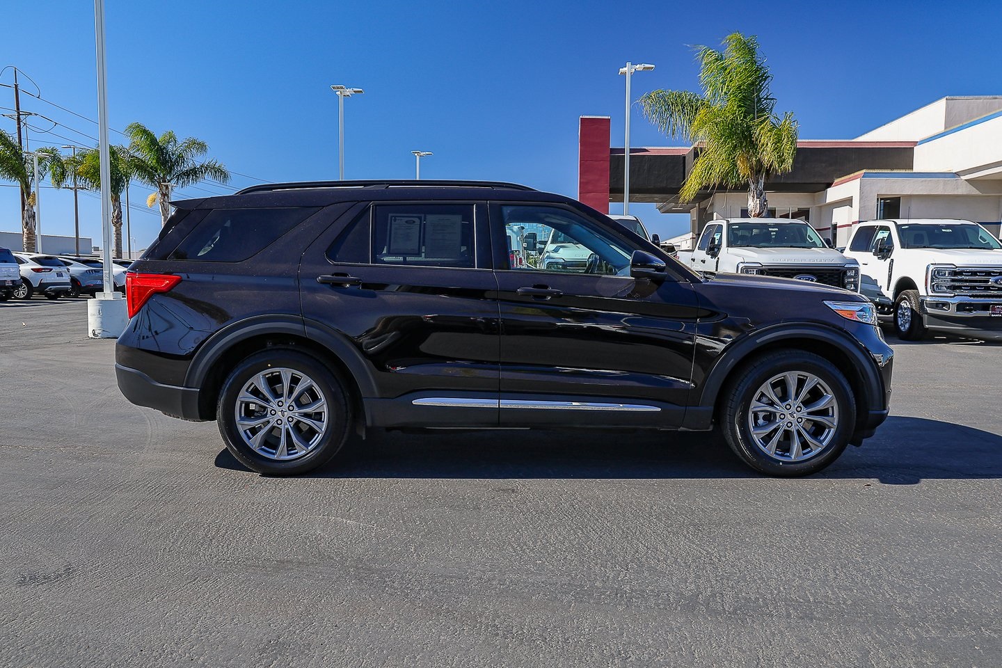 2023 Ford Explorer XLT photo 2