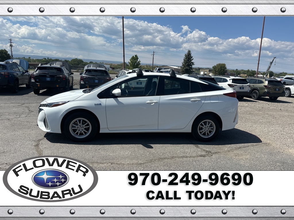 2018 Toyota Prius Prime Plus photo 3