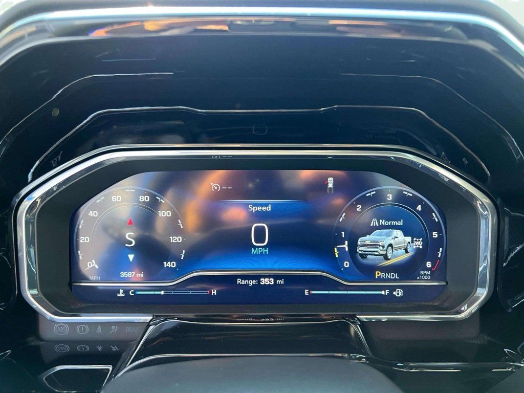 2025 Chevrolet Silverado 1500 LT photo 13