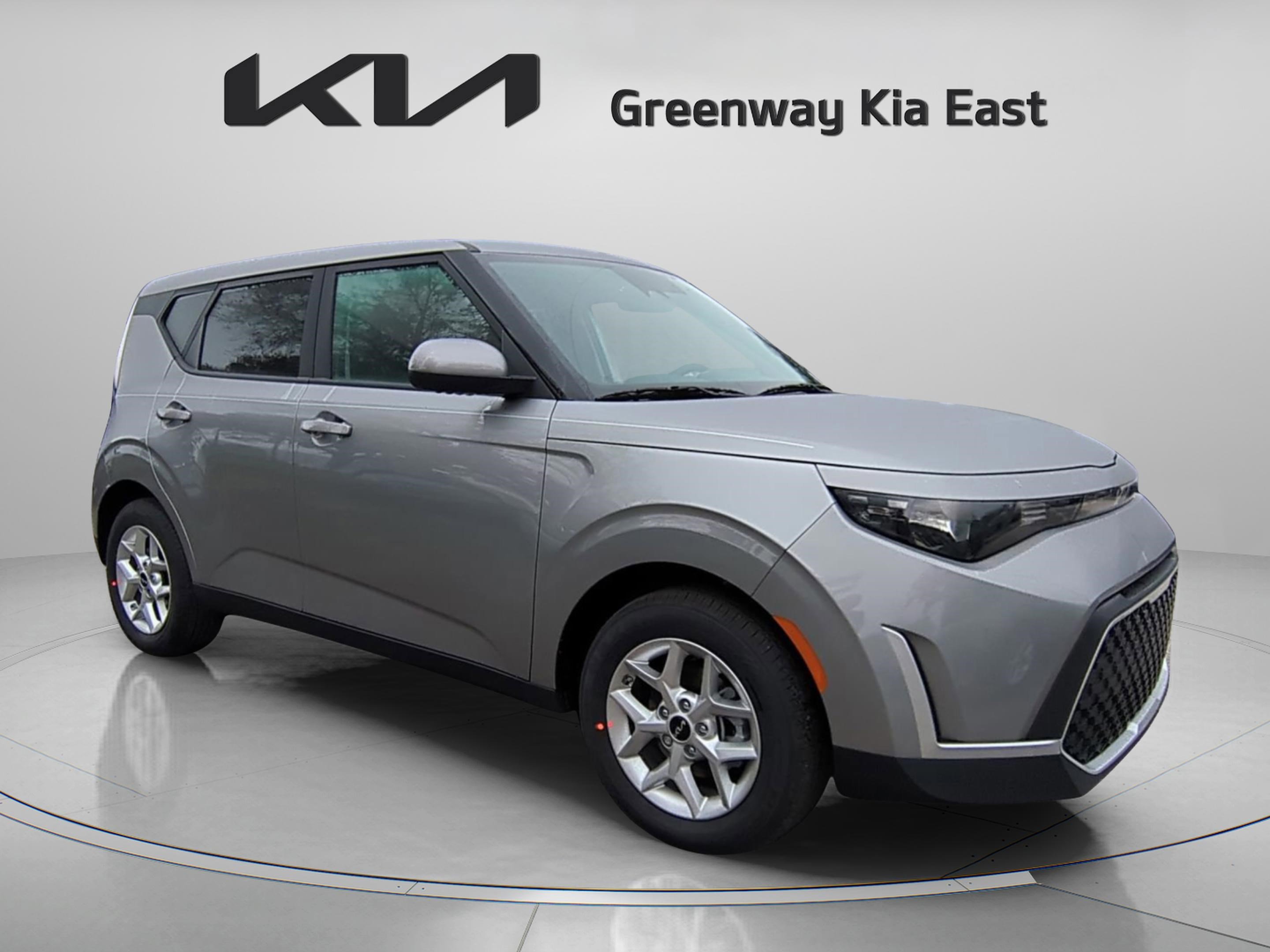 2025 Kia Soul LX's photo