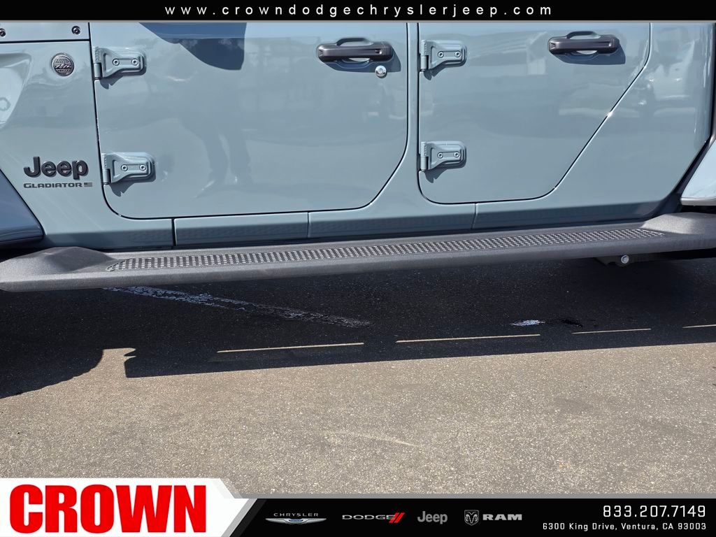2025 Jeep Gladiator Sport photo 9