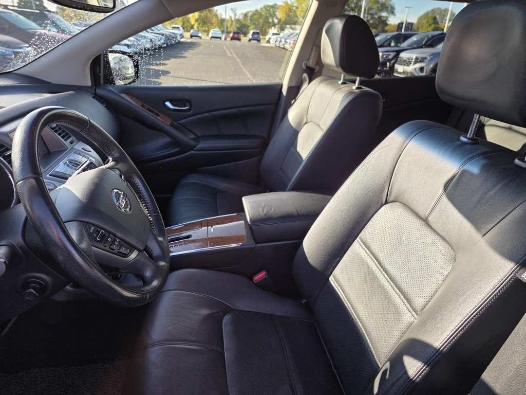 2014 Nissan Murano LE photo 2