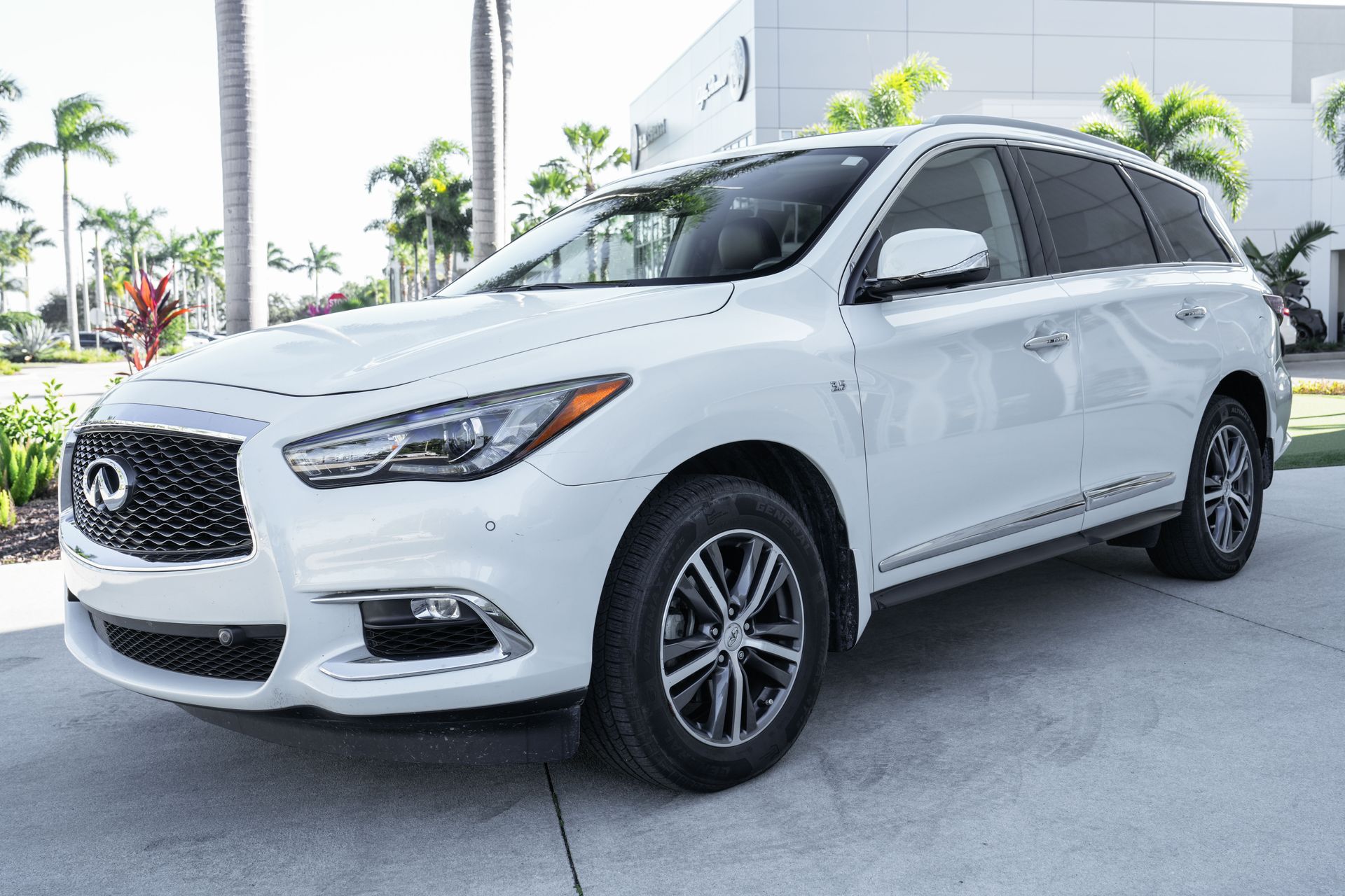 2019 Infiniti QX60 Luxe photo 4