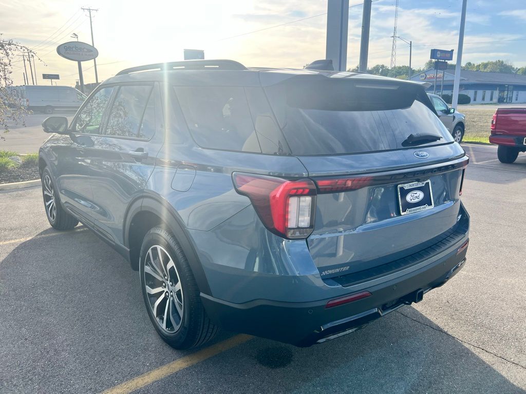2025 Ford Explorer ST-Line photo 41