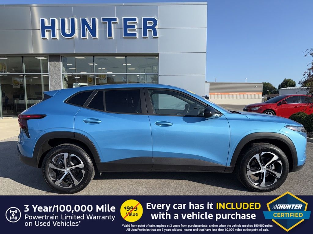 2025 Chevrolet Trax photo 2