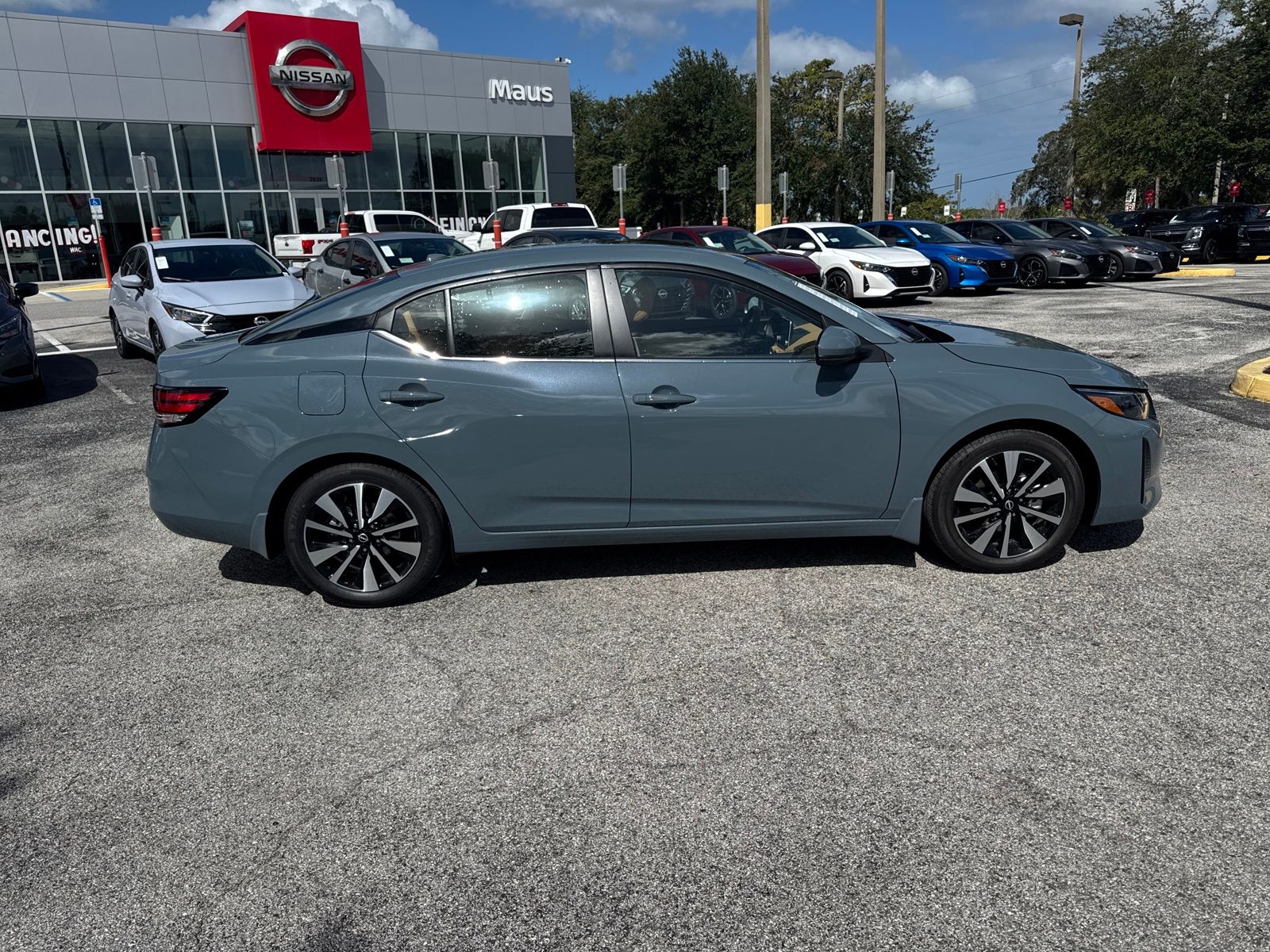 2025 Nissan Sentra SV photo 4