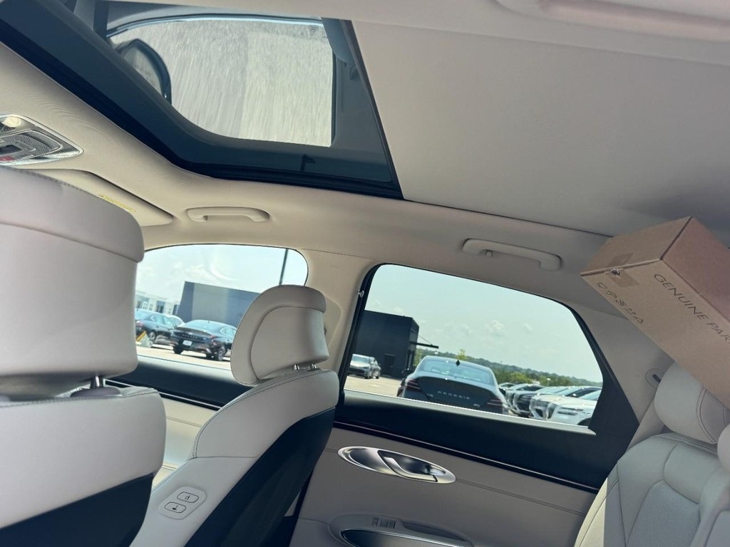 2026 Genesis GV70 2.5T Select photo 8