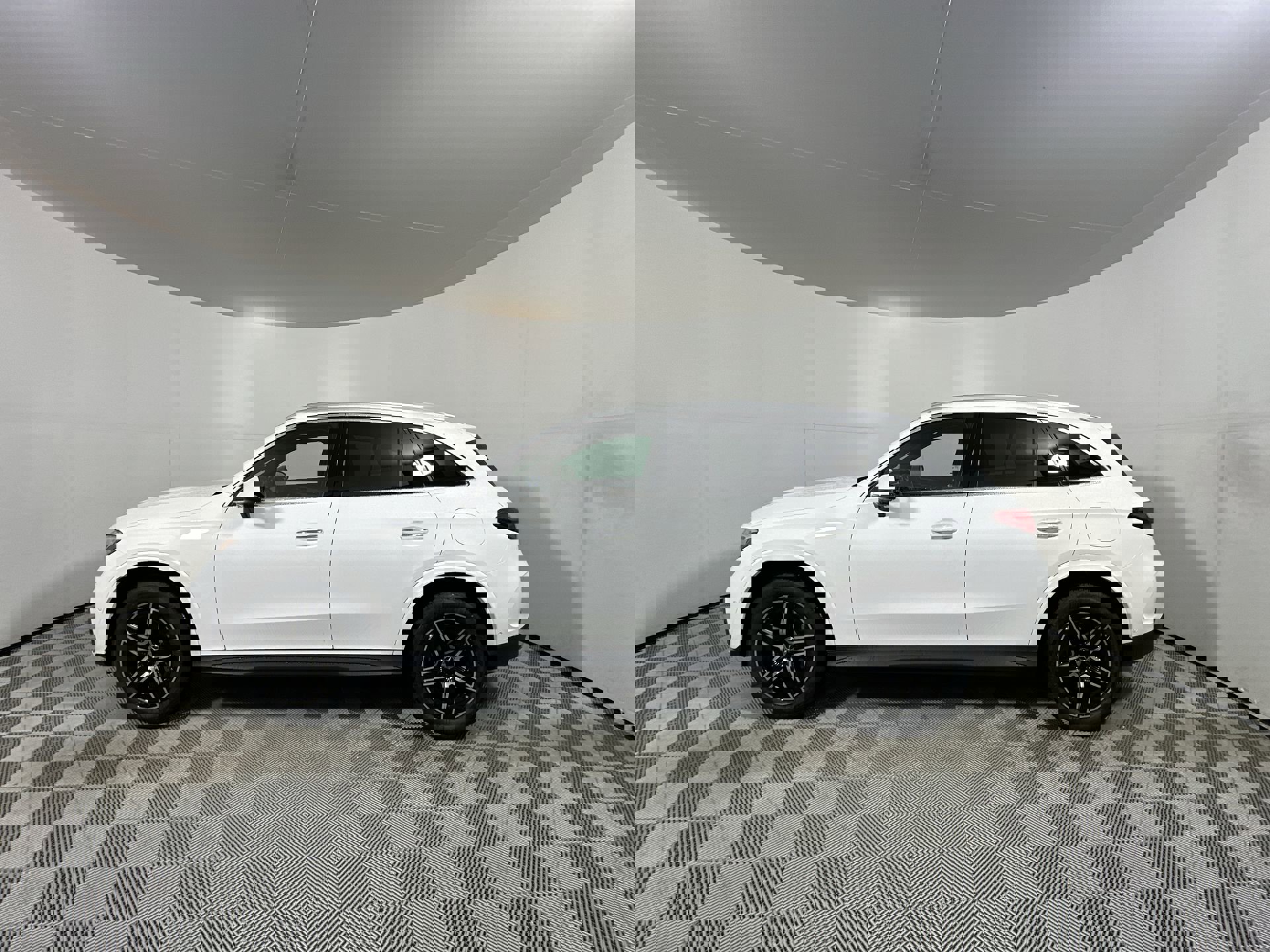 2025 Mercedes Benz GLC 350e 4MATIC photo 5