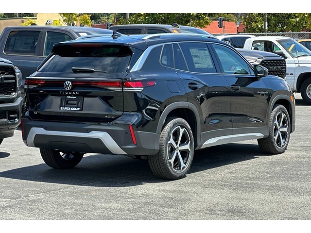 2025 Volkswagen Tiguan SE photo 4