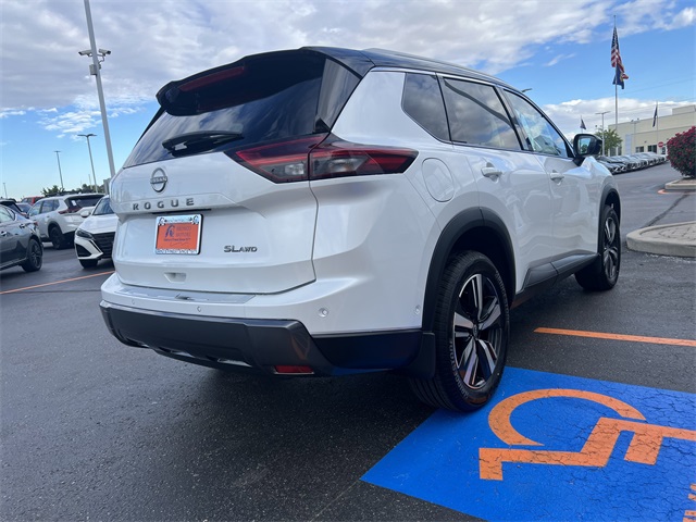 2025 Nissan Rogue SL photo 4