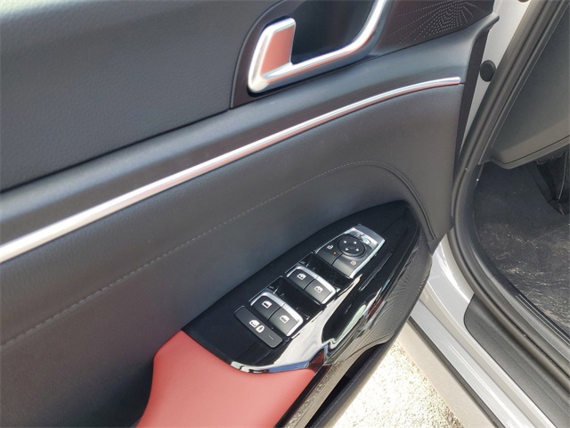 2025 Kia K5 GT-Line photo 9