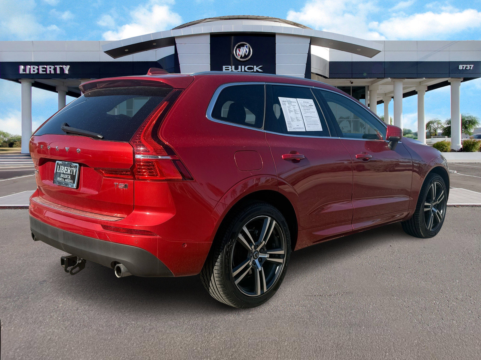 2019 Volvo XC60 Momentum photo 3
