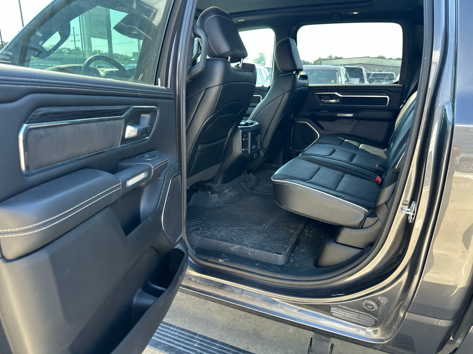 2024 Ram 1500 Laramie photo 9