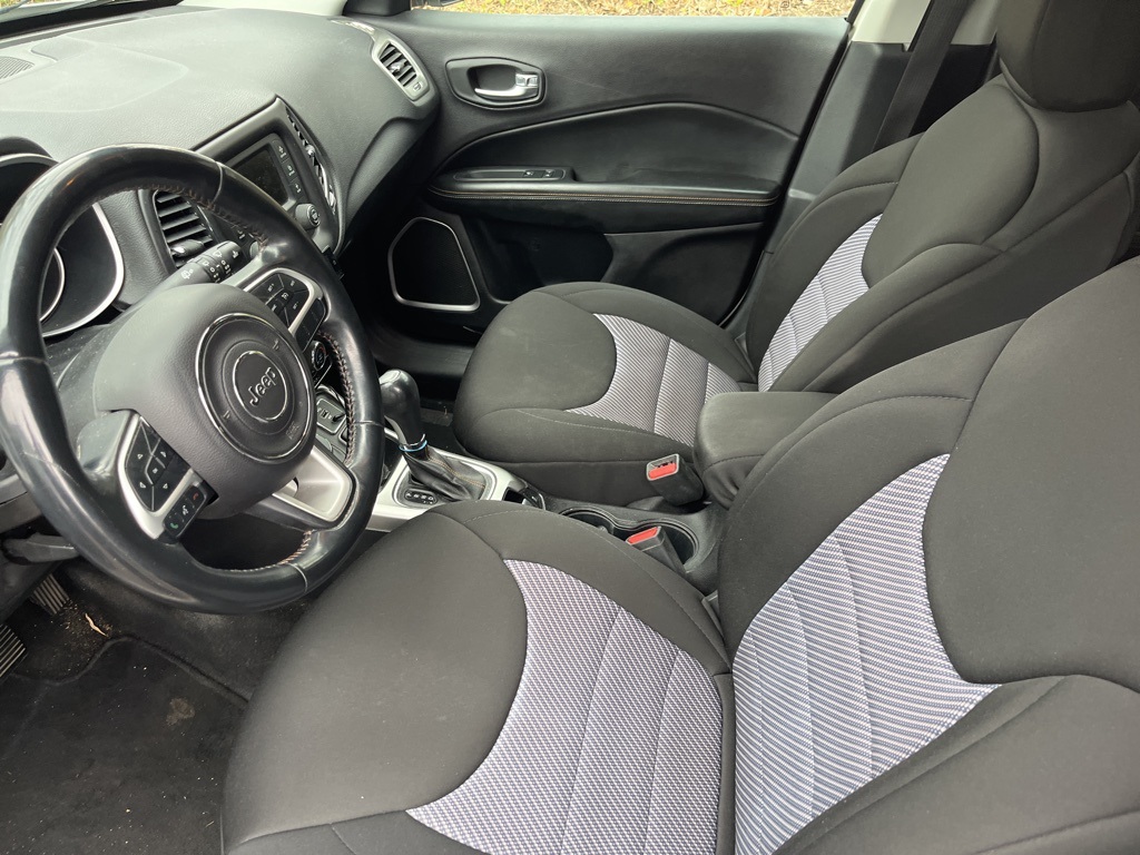 2018 Jeep Compass Latitude photo 2