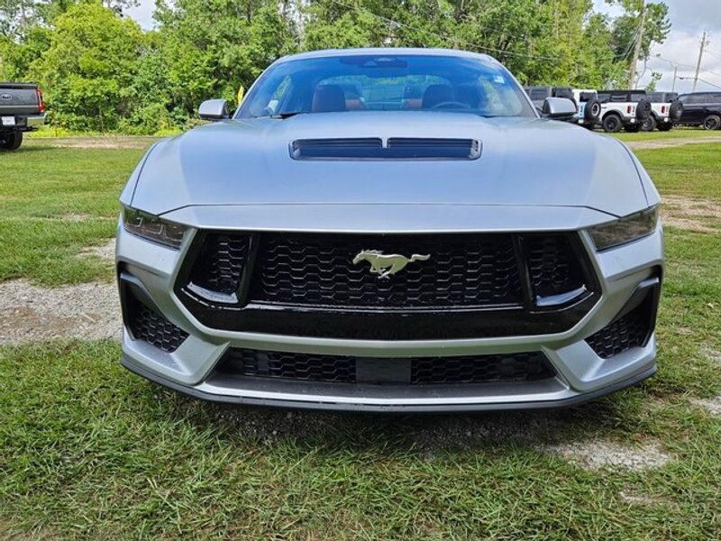 2025 Ford Mustang GT Premium photo 2