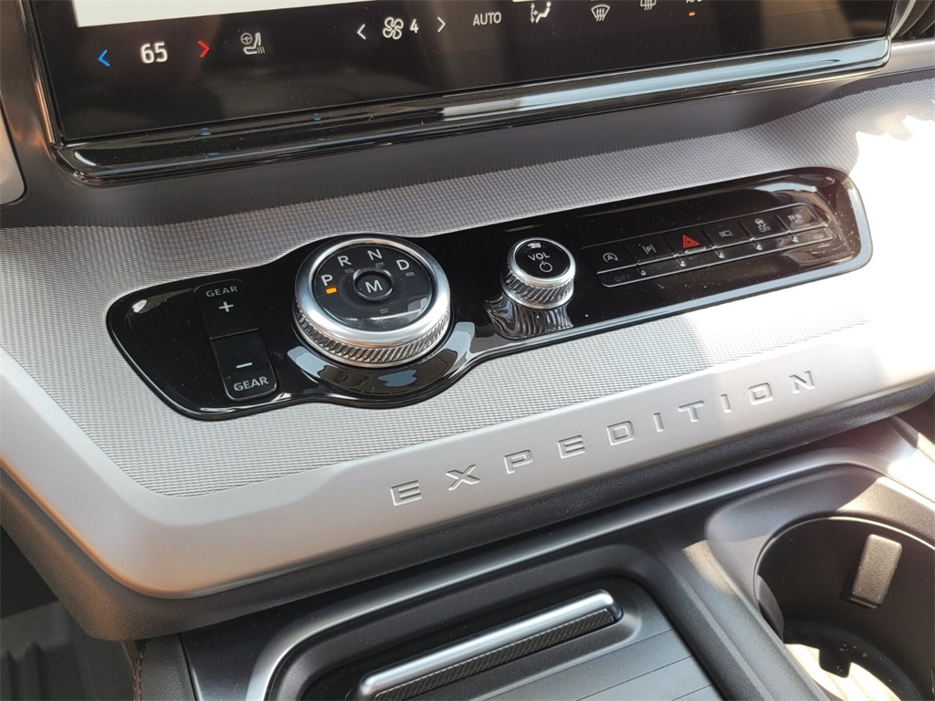 2025 Ford Expedition photo 21