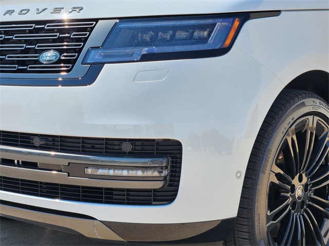 2025 Land Rover Range Rover SE photo 3