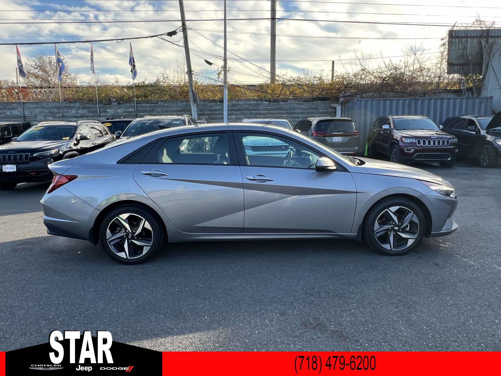 2023 Hyundai Elantra SEL photo 3