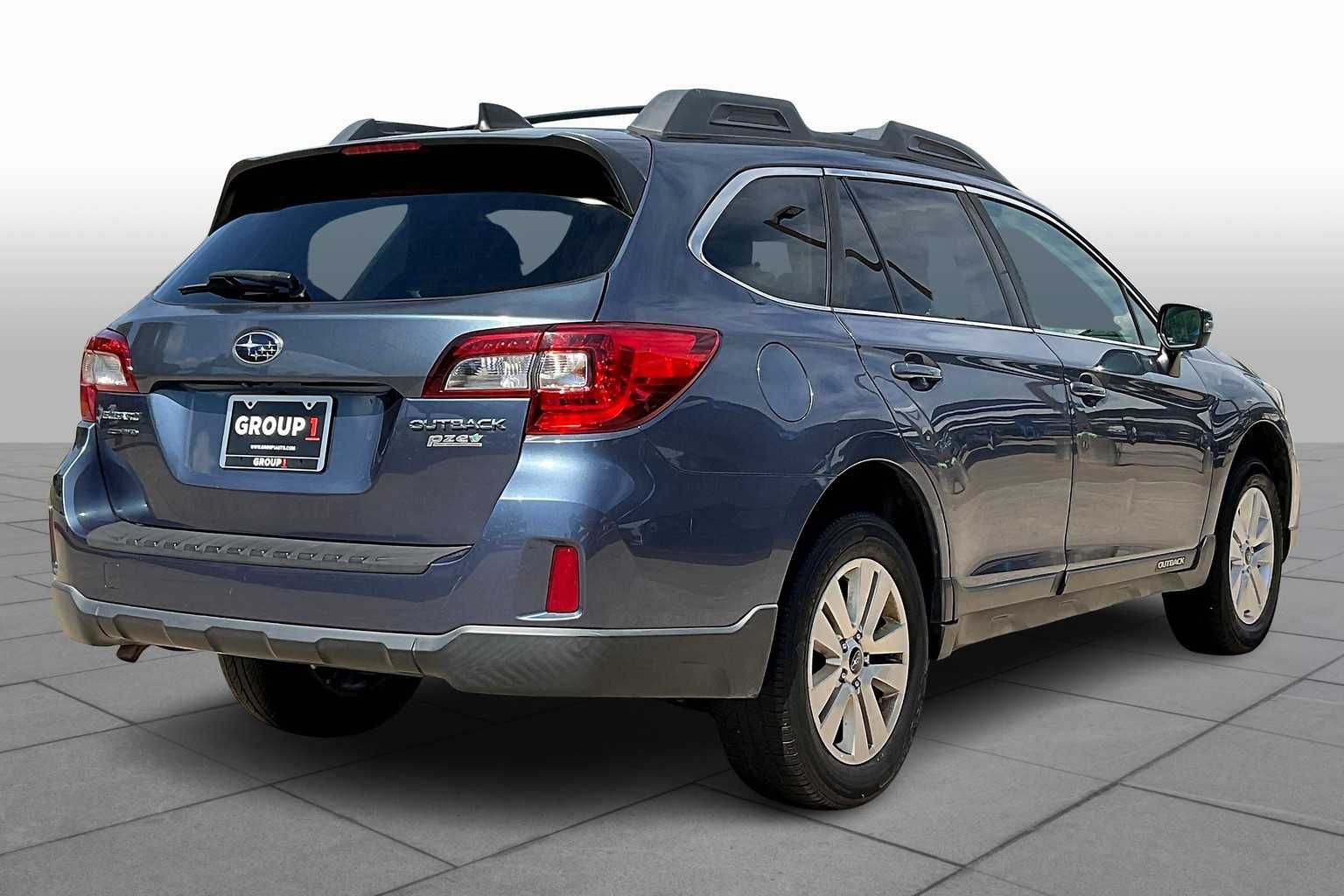 2017 Subaru Outback Premium photo 12