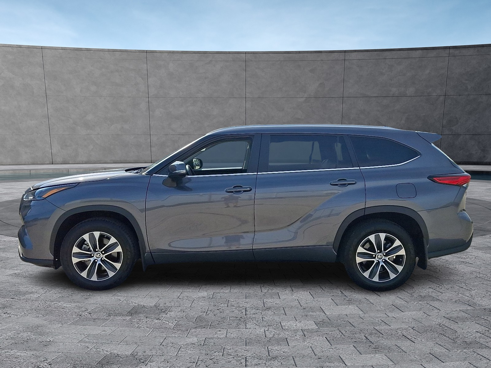 2023 Toyota Highlander XLE photo 6