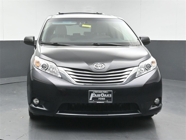 2017 TOYOTA SIENNA - Image 2