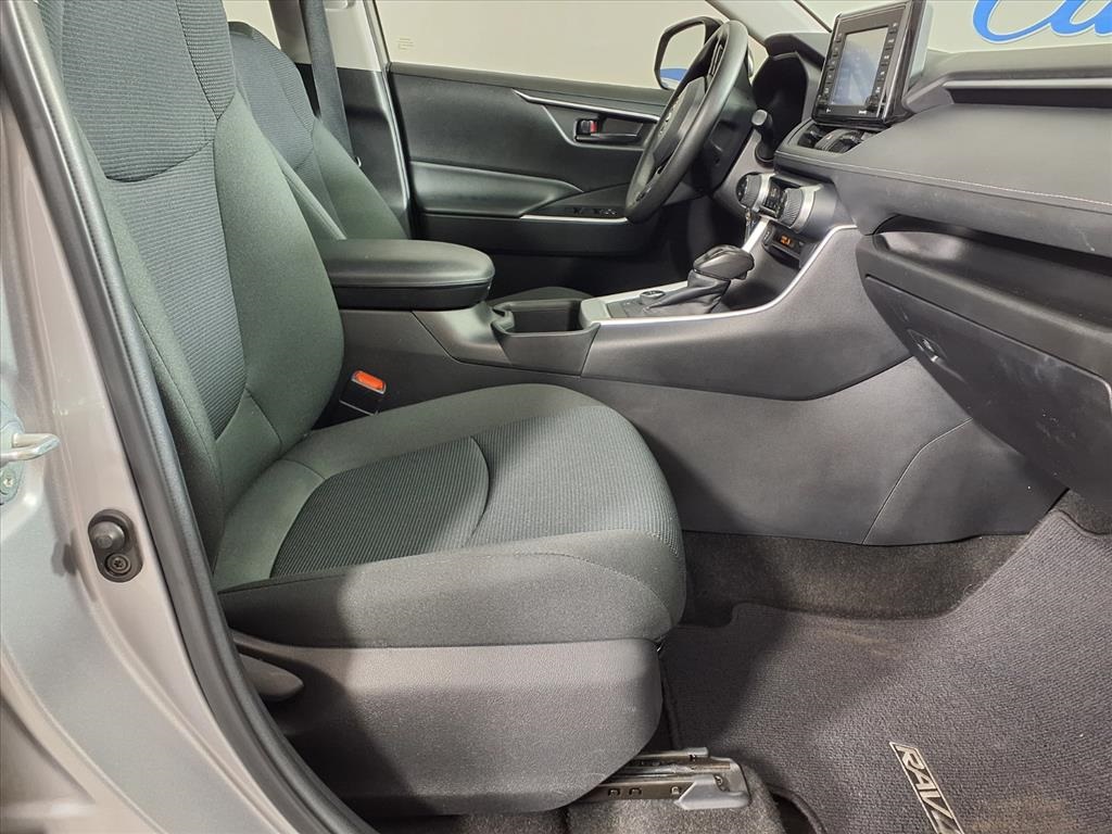 2022 Toyota RAV4 Hybrid LE photo 11