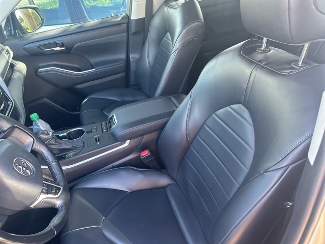 2022 Toyota Highlander XLE photo 3