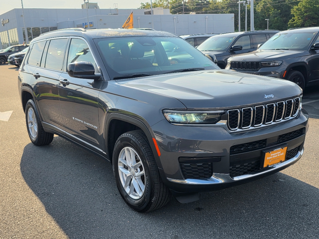 2023 Jeep Cherokee Laredo photo 6
