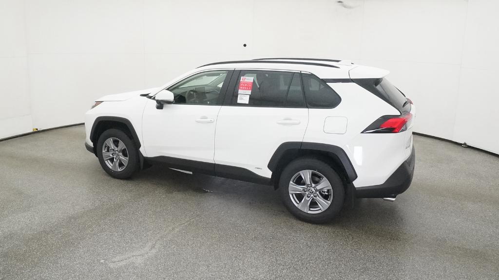 2025 Toyota RAV4 Hybrid XLE photo 7