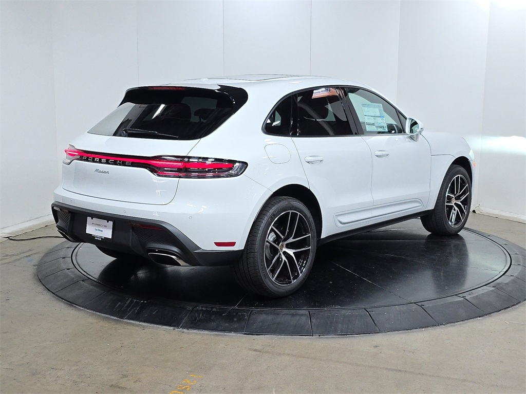2026 Porsche Macan T photo 7