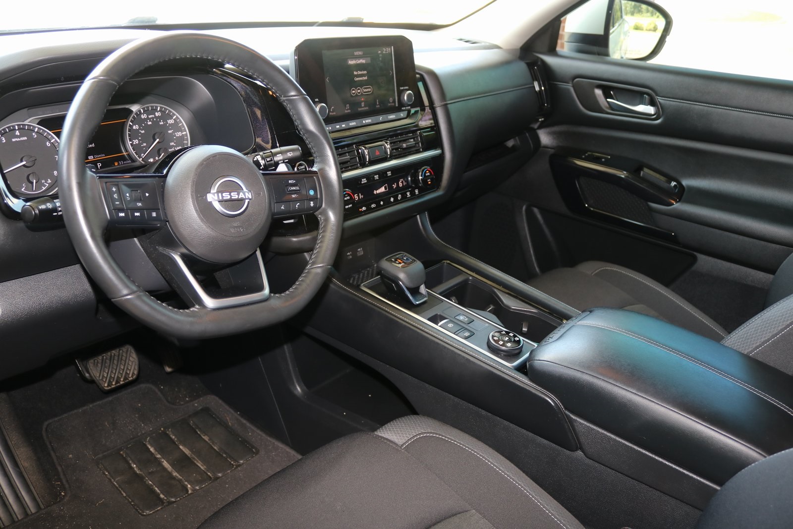 2022 Nissan Pathfinder SV photo 9