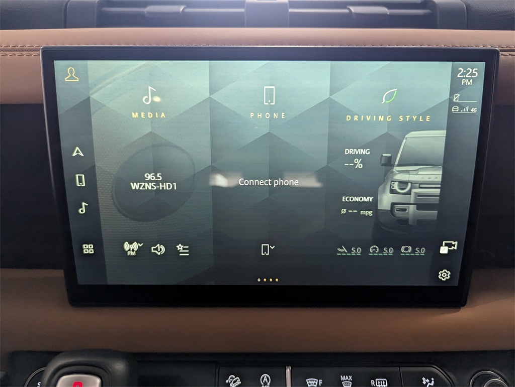 2023 Land Rover Defender 110 photo 21