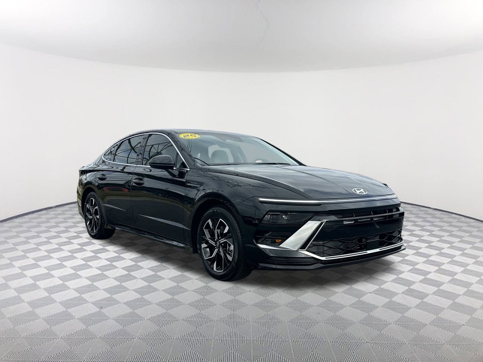 2025 Hyundai Sonata SEL photo 3