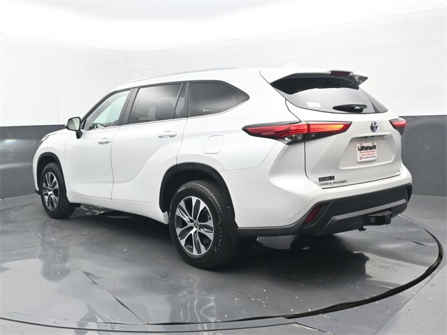 2023 Toyota Highlander Hybrid XLE photo 3