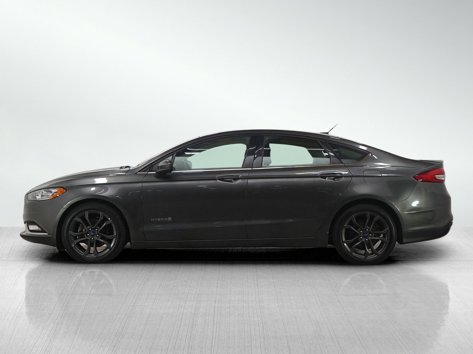 Used 2018 Ford Fusion Hybrid SE with VIN 3FA6P0LUXJR103115 for sale in Wayzata, MN