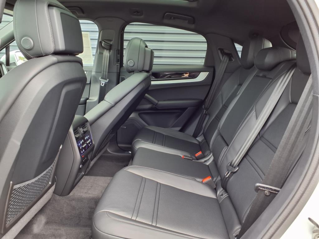 2026 Porsche Cayenne Coupe photo 21