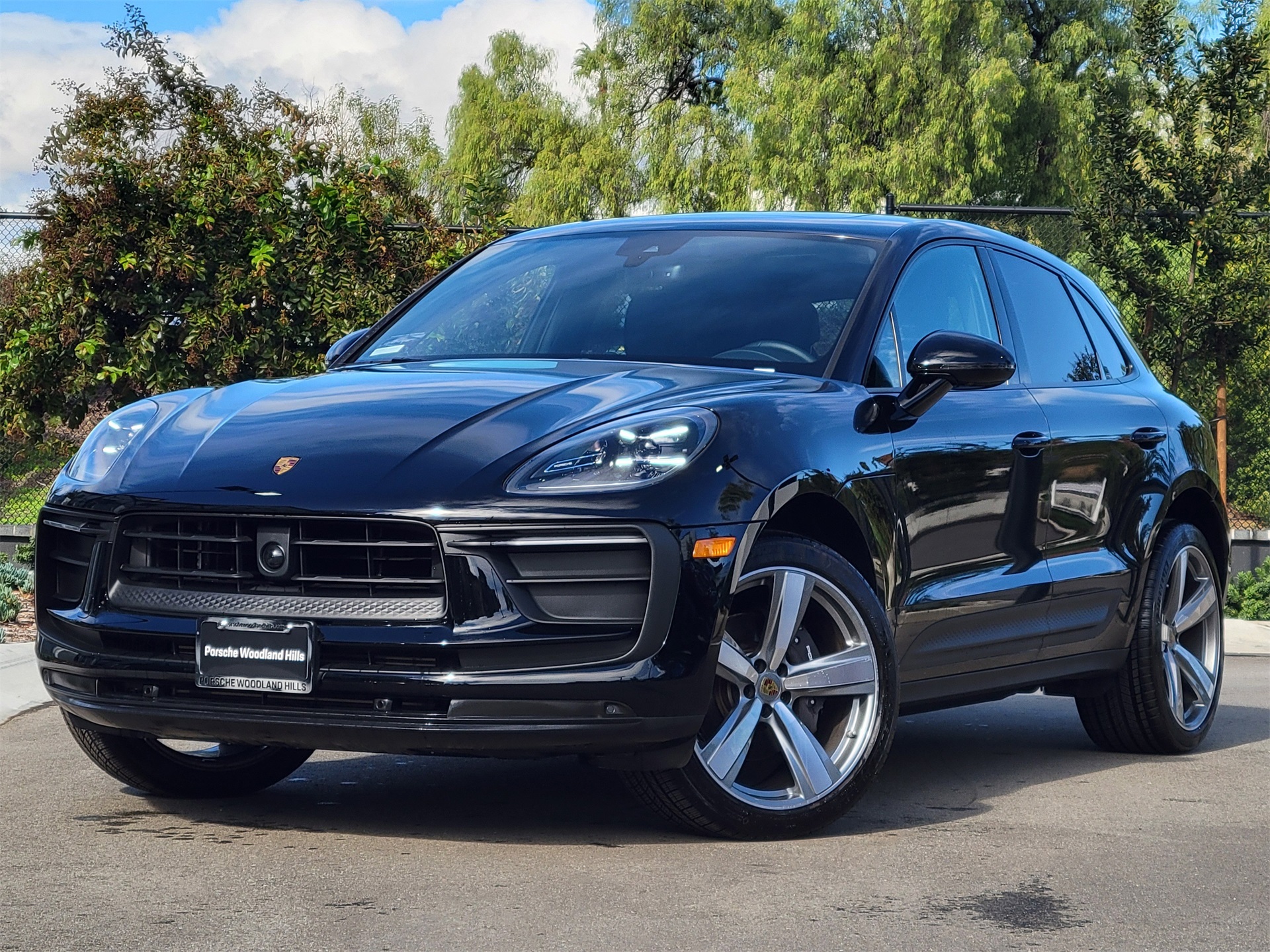 2025 Porsche Macan's photo
