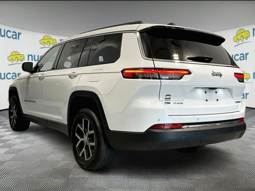 2023 Jeep Grand Cherokee Limited photo 3