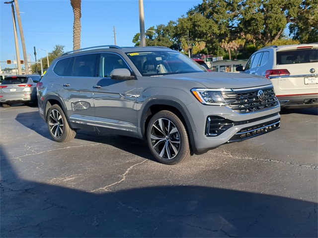 2026 Volkswagen Atlas SEL Premium R-Line photo 2