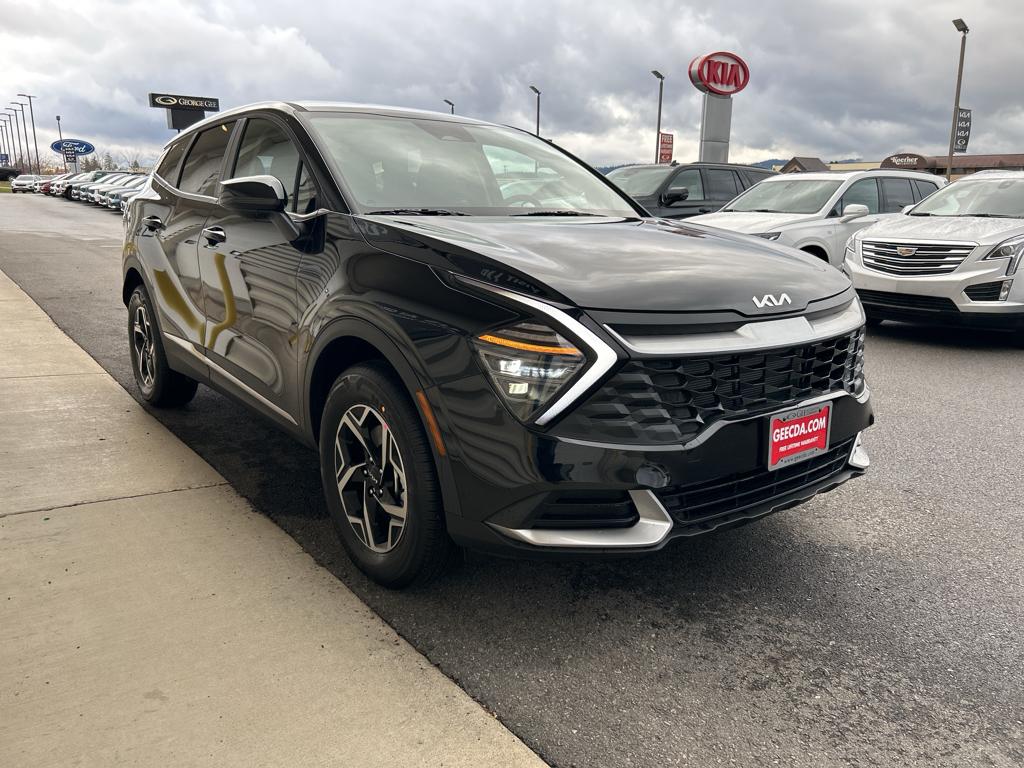 2025 Kia Sportage LX photo 2