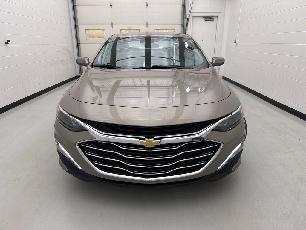 2023 Chevrolet Malibu 1LT photo 2