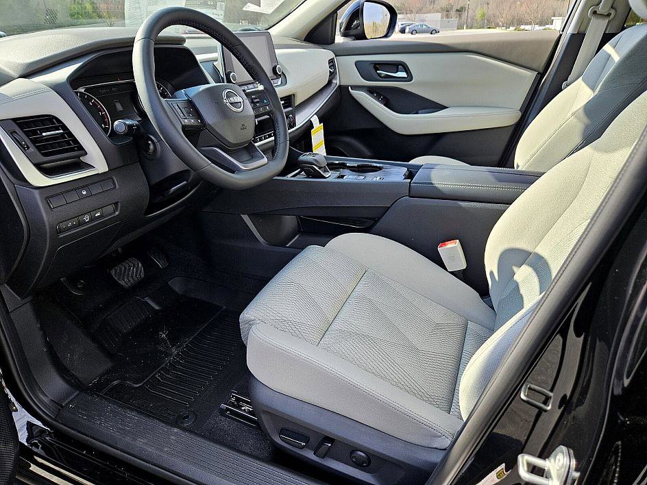 2025 Nissan Rogue SV photo 7