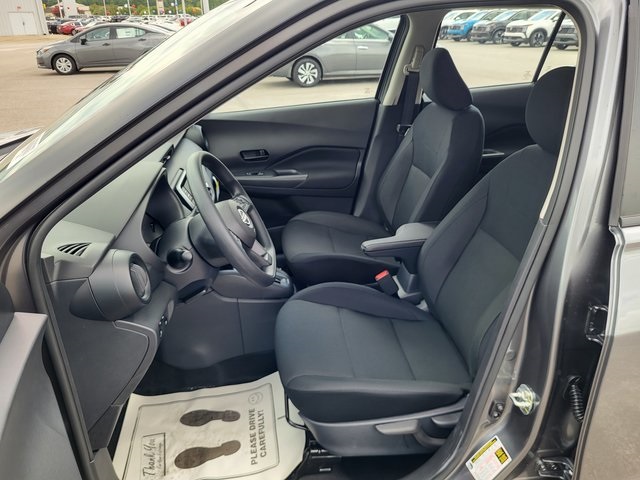 2025 Nissan Kicks Play S photo 11