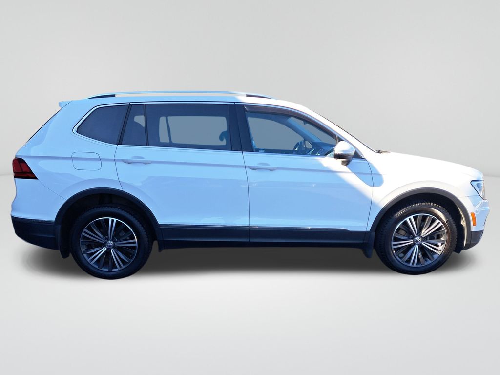 2019 Volkswagen Tiguan SEL photo 2